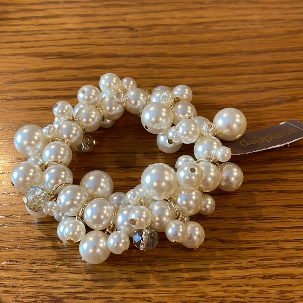 NWT Carol Dauplaise bracelet, faux pearls and sparkles, elastic